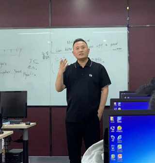 初夏 微热 成都风水师严峻大学概论课